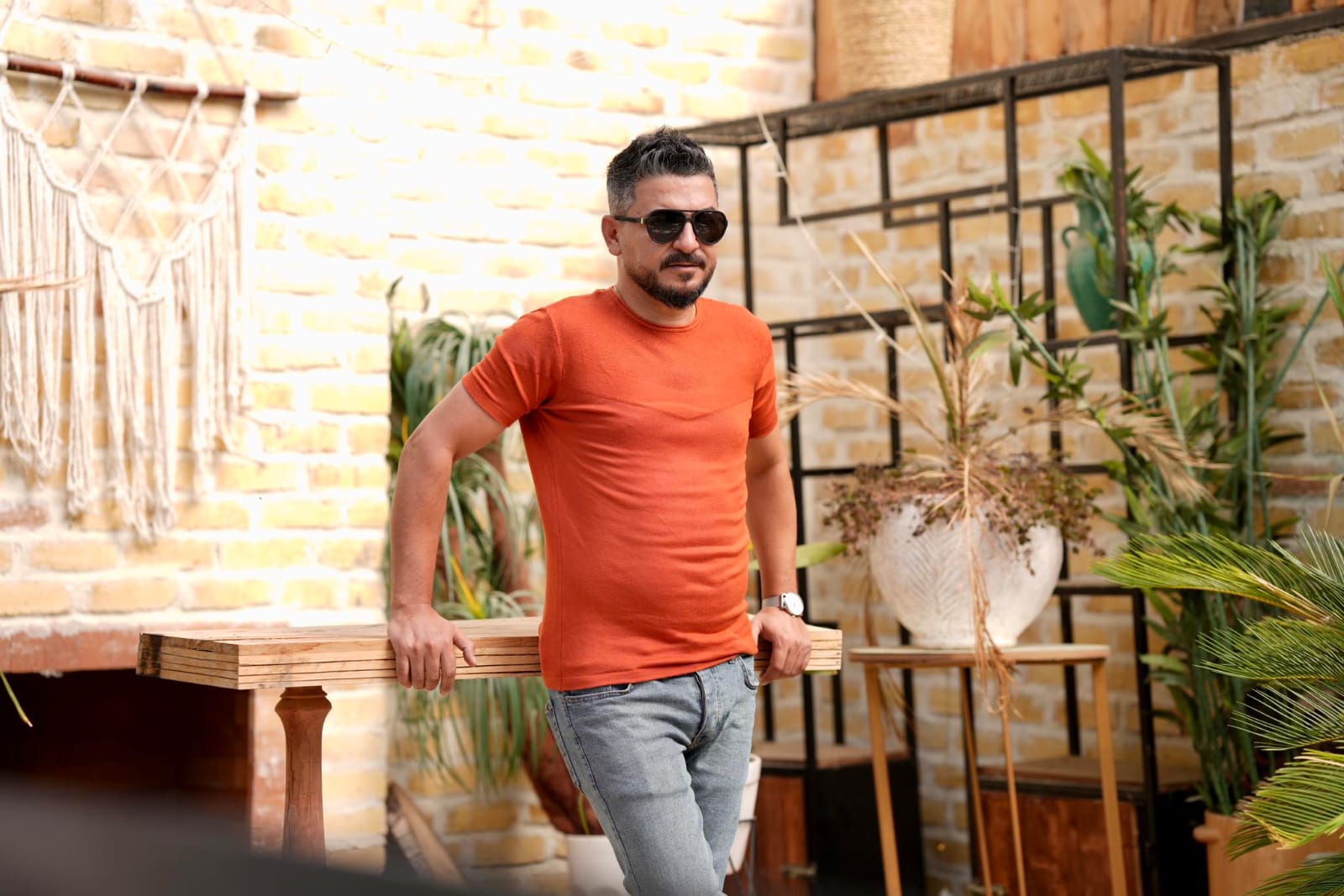 خۆشەوی هیرانی، هونەرمەند